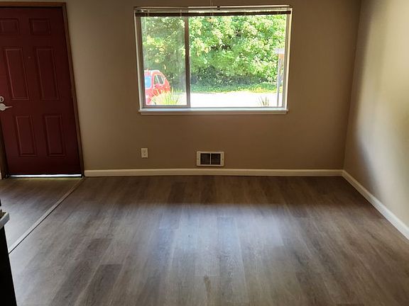 5th image of 15544 27th Ave NE APT 3