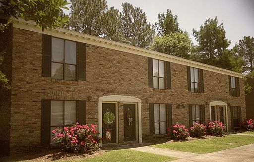 1st image of 302 Park Cir #B