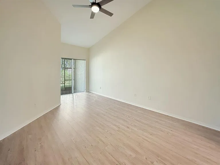 2400 E Aragon Blvd #2 — Photo 2
