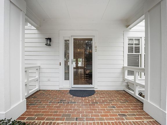 3rd image of 202 Chattel Close