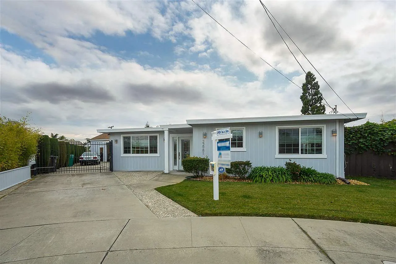 22981 Holly Ct photo 1