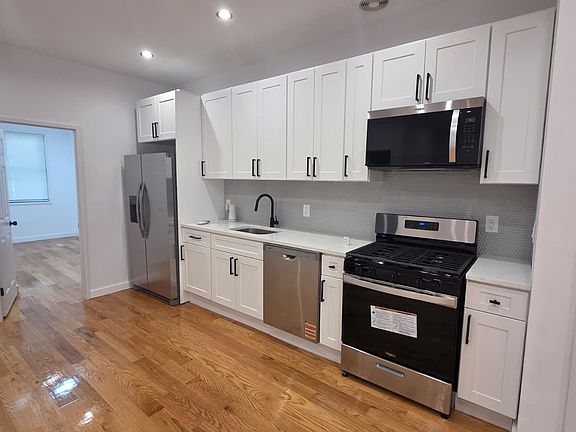 5th image of 390 Essex St Floor 1