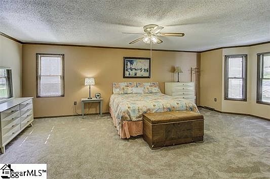 5th image of 214 Hunters Woods Dr
