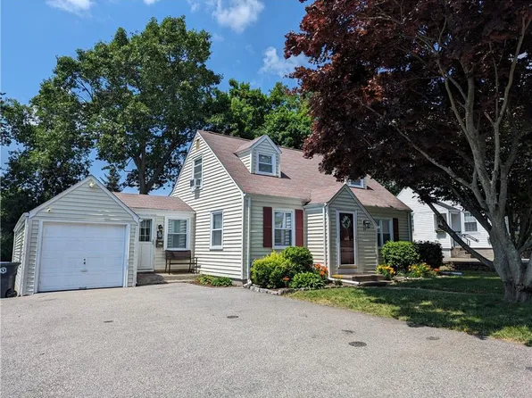 23 Pollett St, Cumberland, RI 02864