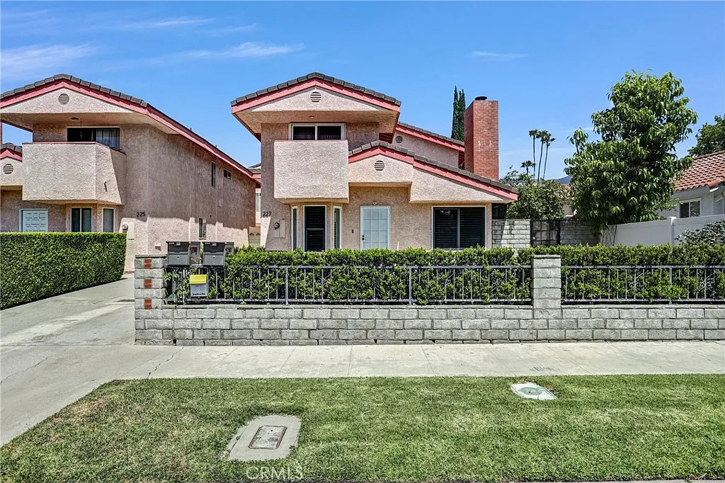 3 bed, 2.5 bath, 1802 sqft, $4,500 — Photo 2