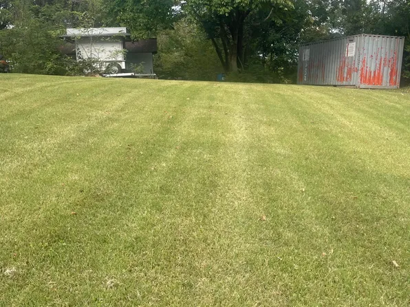 325 Chris Dr, Louisville, KY 40214