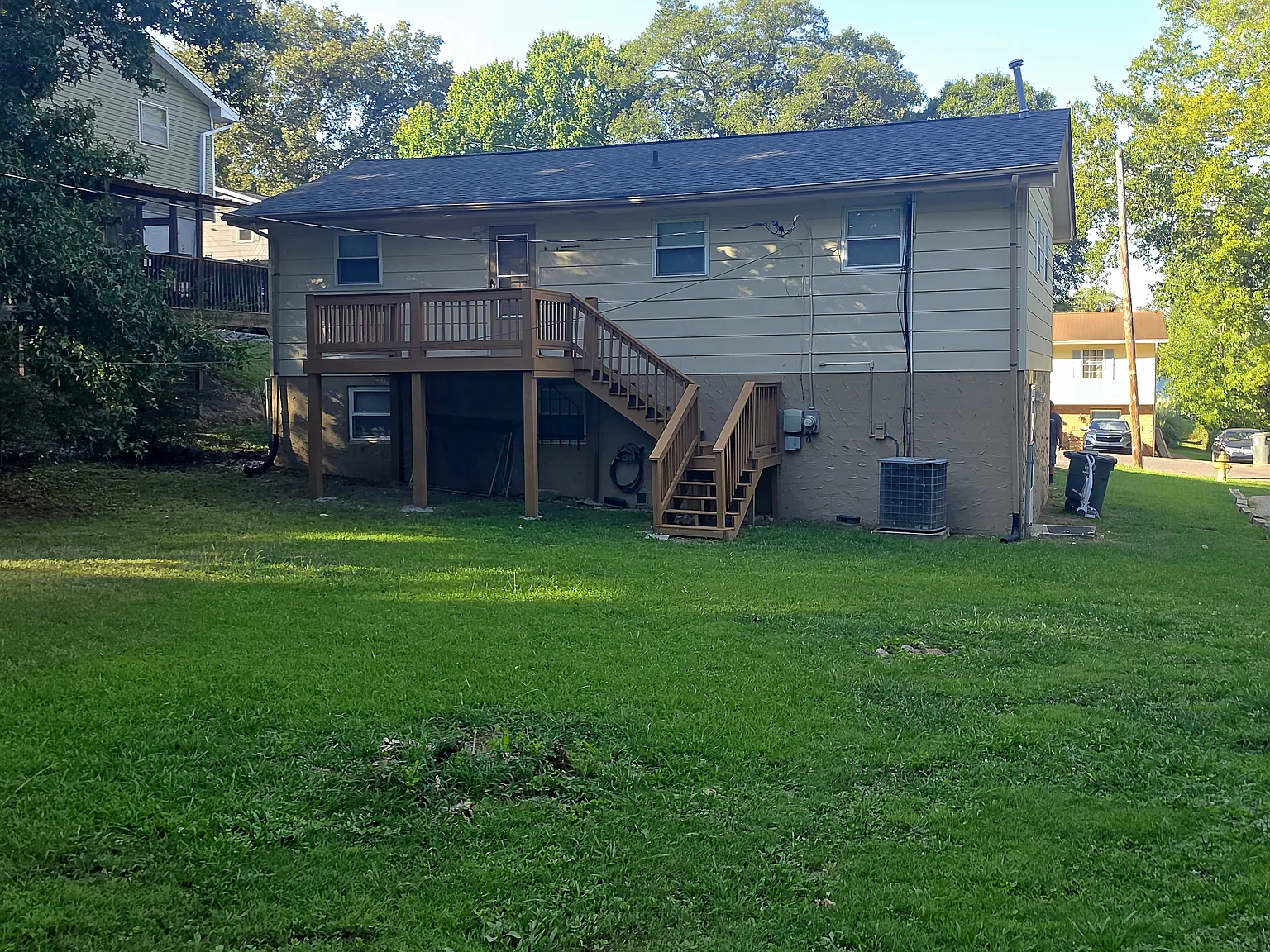 1424 Carousel Rd — Photo 2