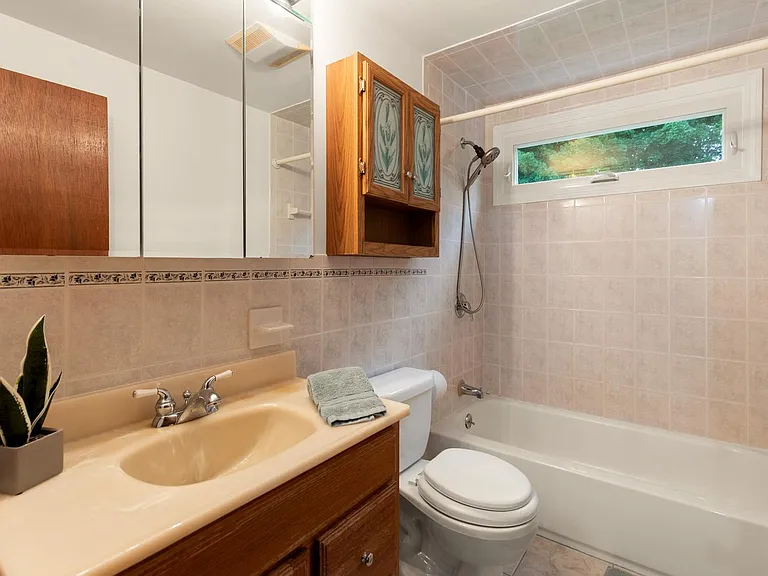 10 Cedar Ridge Dr — Photo 13