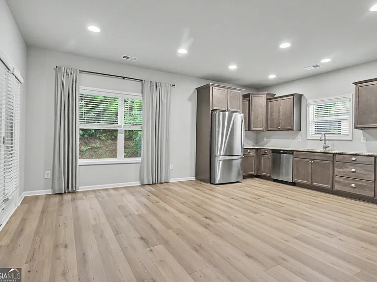 270 Southridge — Photo 12