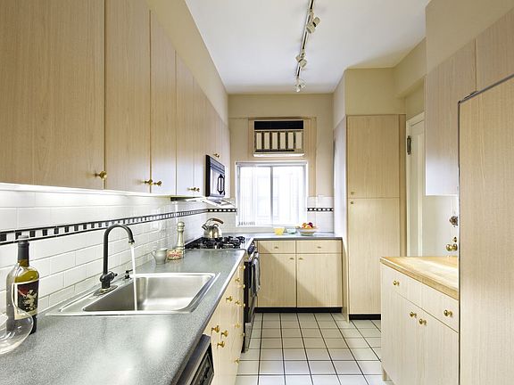 5th image of 1190 Madison Ave #11A