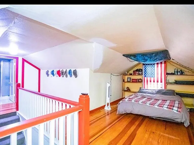 311 W Adams St — Photo 8