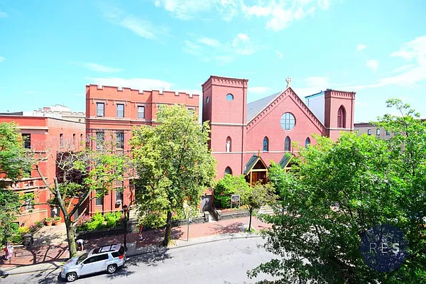 Rented by RES New York | media 21