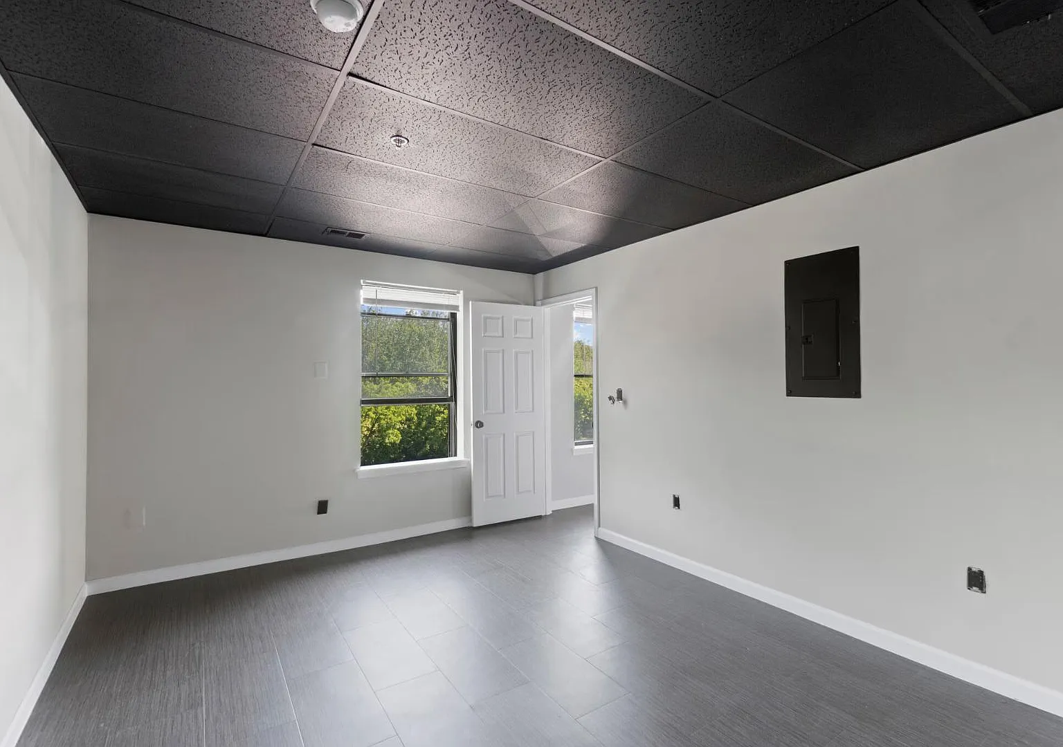 555 Main Street Unit B - 575-253-1 Bed — Photo 1