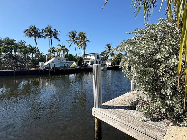 101 SE 6th Ave #2 — Photo 14