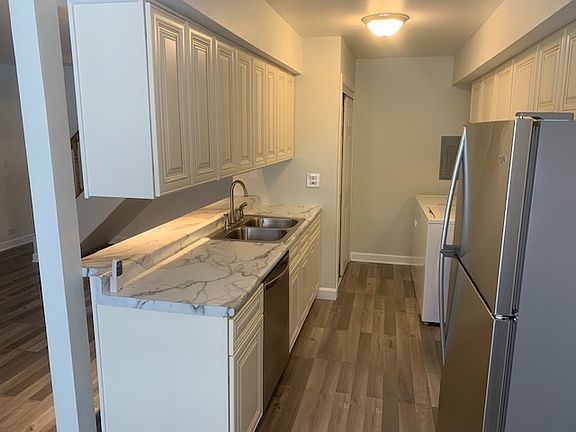 2nd image of 1115 Cove Dr #208-C