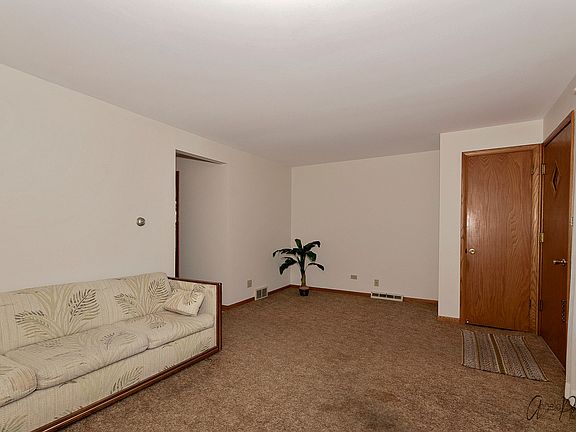 4th image of 6660 W Montrose Ave