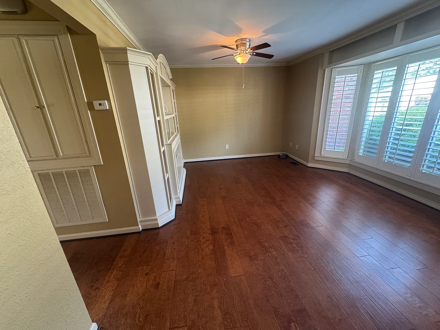 2 bed, 1.5 bath, 1300 sqft, $1,300 — Photo 3