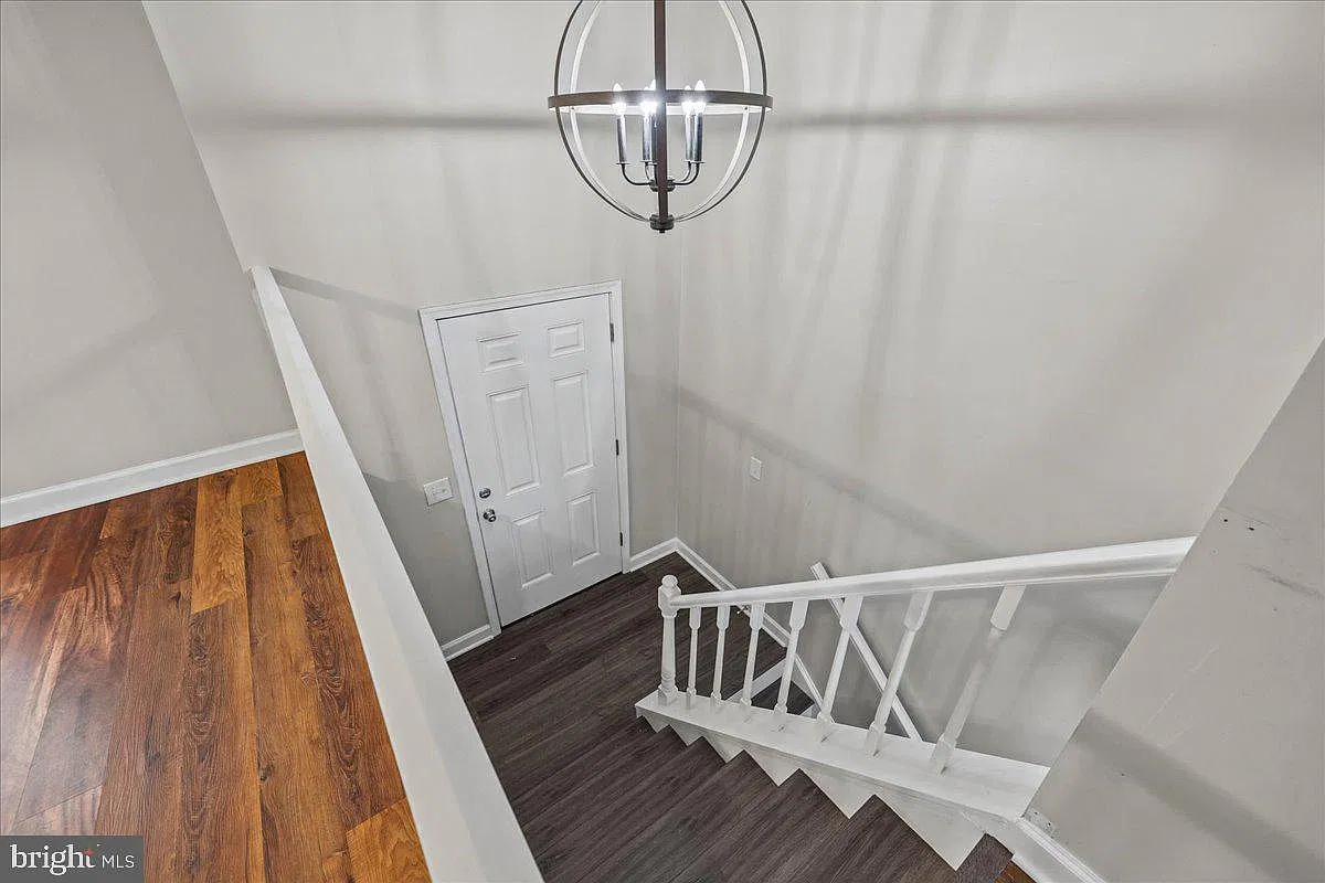 3 bed, 2.0 bath, 1680 sqft, $3,000 — Photo 4