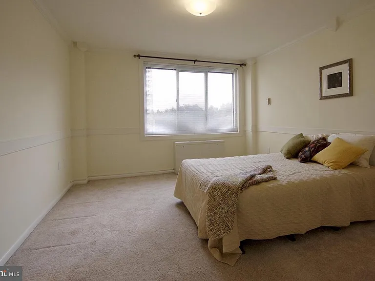10201 Grosvenor Pl #628 — Photo 6