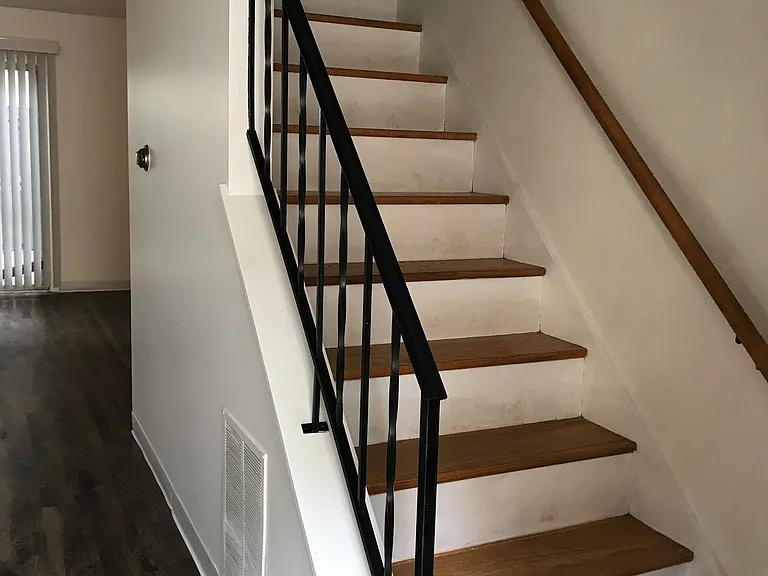 404 S Prairie St — Photo 6