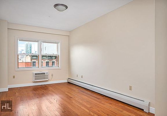 4th image of 1203 Jackson Ave APT 5F