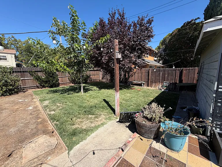 2481 Wilmington Ave — Photo 14
