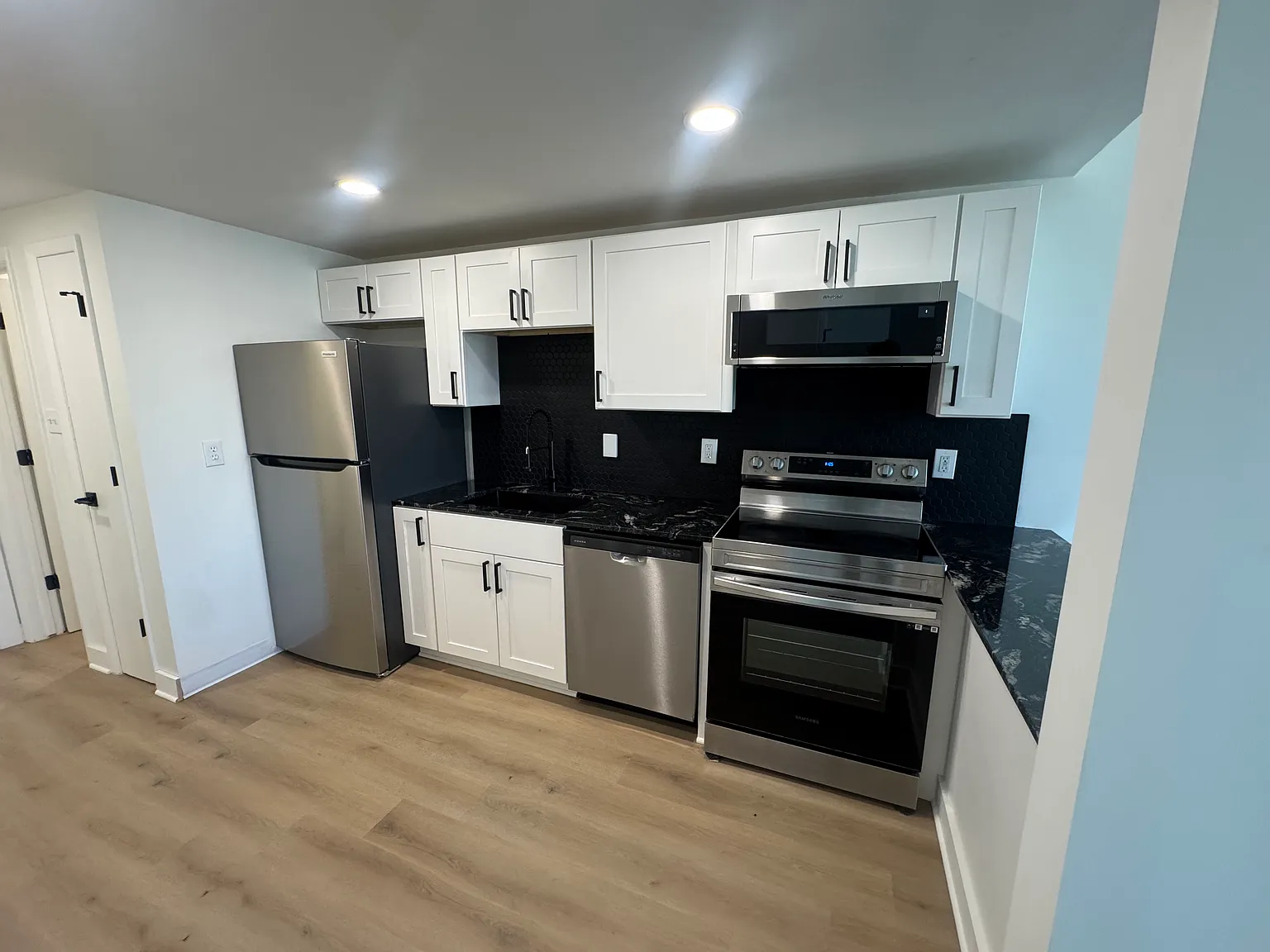 Studio, 325 sqft, $1,075 — Photo 2