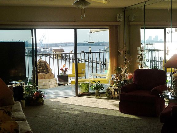 4th image of 2280 Shepard St APT 203
