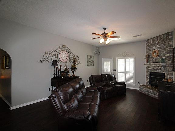 4th image of 8 Saint Marys Cir