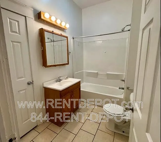 821 E Gum St — Photo 5