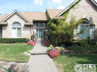 23624 Spy Glass Hl N, South Lyon, MI 48178