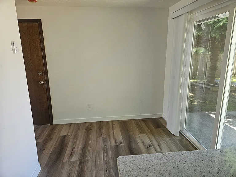 Kitchen eating area