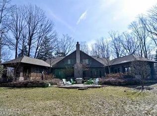 9304 Lakeview Ln, Lakeside, MI 49116