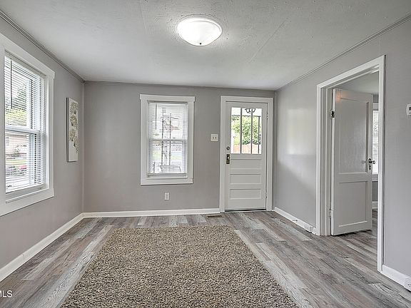 4th image of 2020 Shelby St