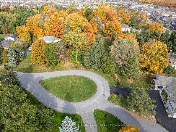 18 Howard Ct, Ottawa, ON K2J 3Z8
