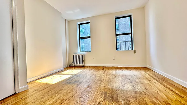 Rented by HOLTON REAL ESTATE INC. | media 16