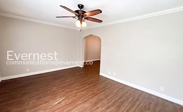 507 S Lovell Ave — Photo 3