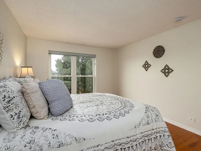 2835 S Locust St — Photo 24