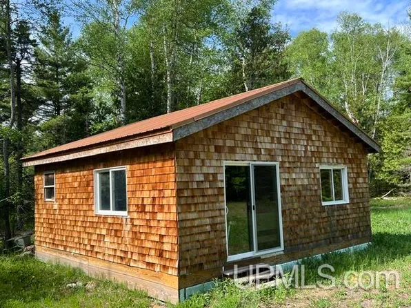 3414 6th St, Mohawk, MI 49950
