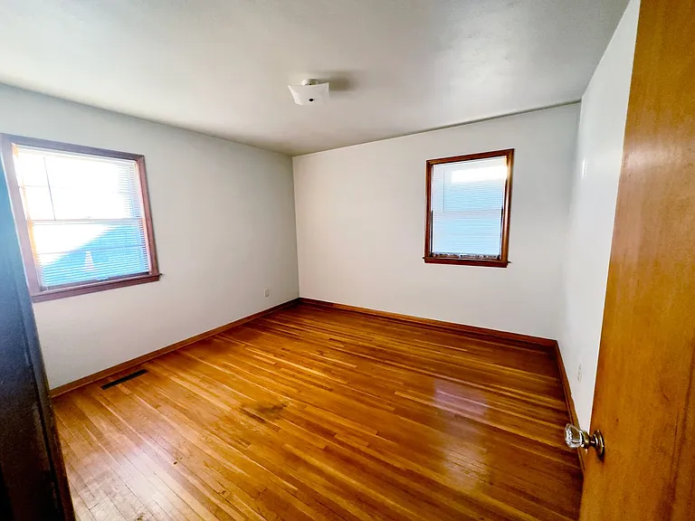 1718 S 7th Ave — Photo 9