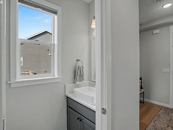5th image of 3054 Mosey Ave NE