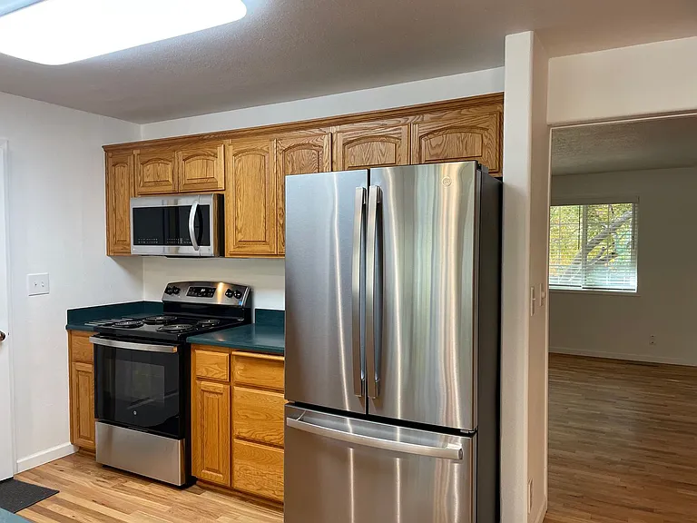 517 Eastwood Dr — Photo 6