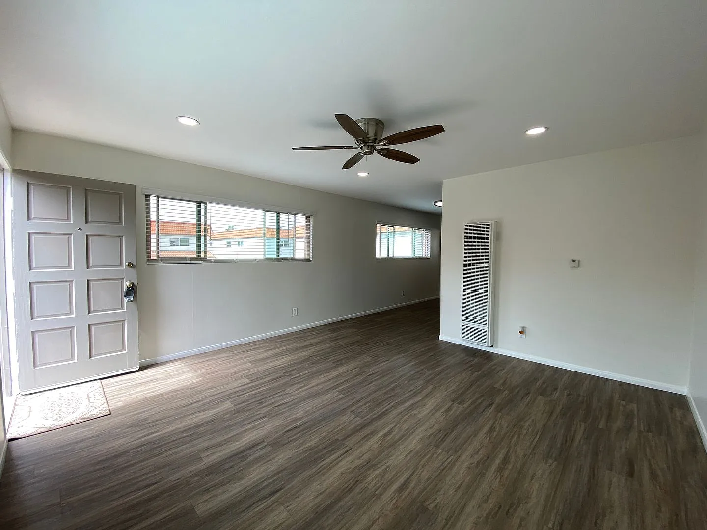 El Camino Grove Apartment Homes — Photo 2