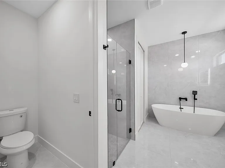 1426 NE 6th Ave — Photo 27