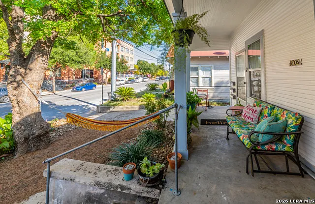 302 E Cevallos #1 — Photo 17