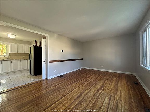 4th image of 2267 College Ave