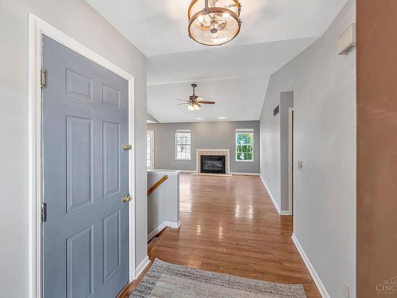 2nd image of 1590 Cantebury Ln