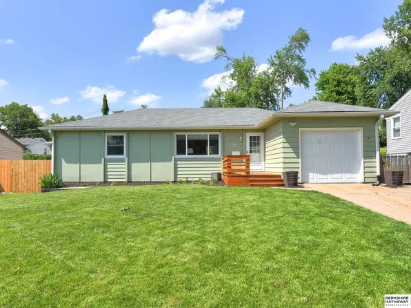 7710 Charles St, Omaha, NE 68114
