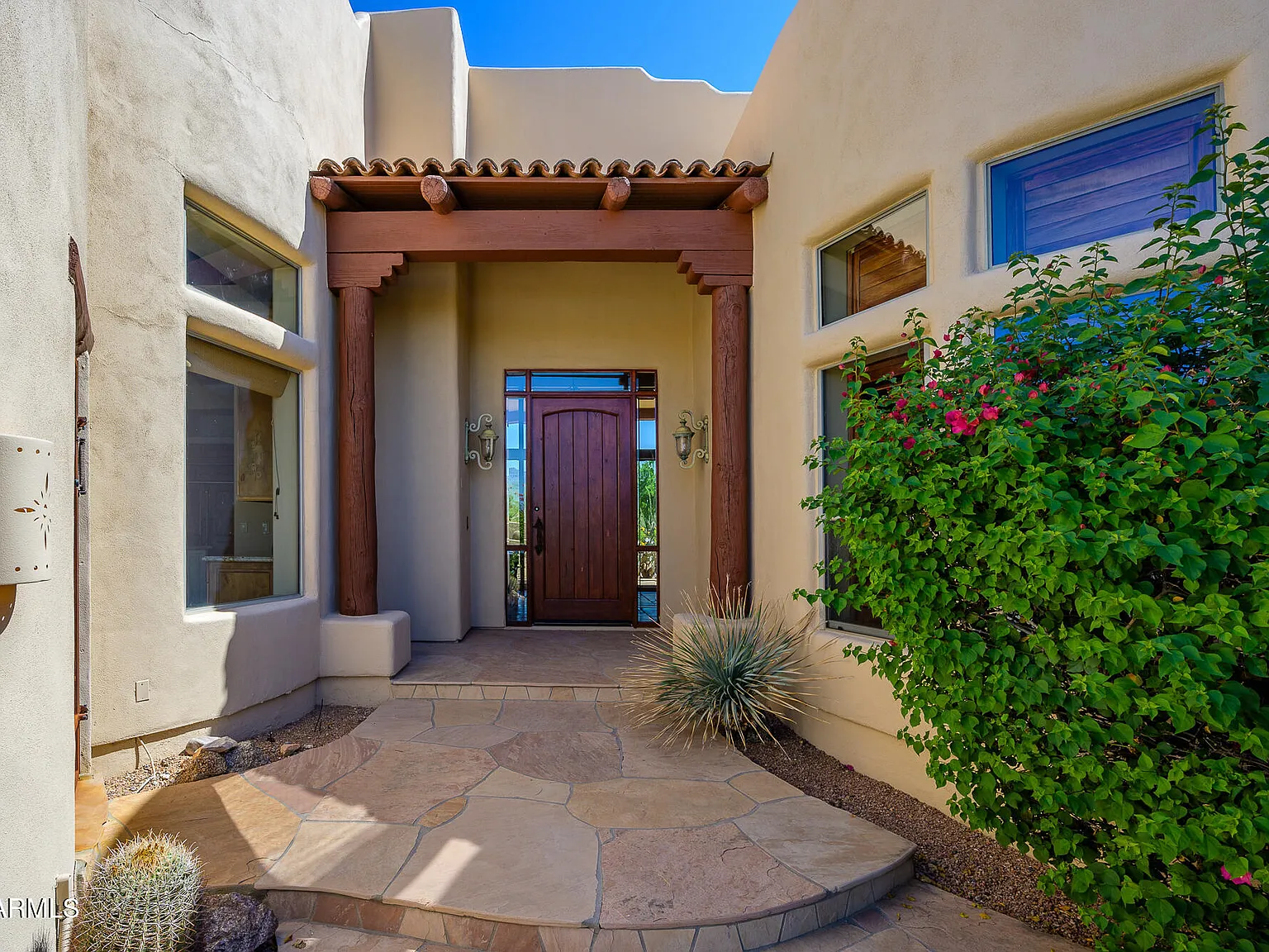 4 bed, 3.5 bath, 4588 sqft, $8,500 — Photo 2