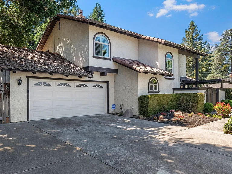 146 Mountain View Ave — Photo 1